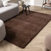 Studio Clarice Lyxig fluffig matta | Yves brun hos Volero | 120x170 cm | Syntet | Enfärgad | Rektangulär | Hög lugg