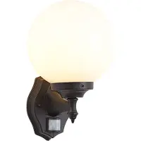 QAZQA Klassisk utomhusvägglampa svart med opalglas IP44 med rörelsesensor - Champs