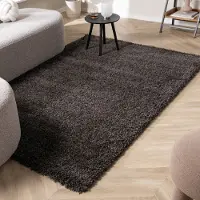 Studio Clarice Lyxig fluffig matta | Yves antracit hos Volero | 120x170 cm | Syntet | Enfärgad | Rektangulär | Hög lugg