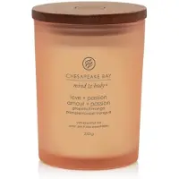 Chesapeake Bay Candle Chesapeake Bay Scented candle with wooden lid - Grapefruite Mango Love & Passion medium