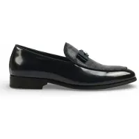 Infinity Leather Svarta Loafers med texturerad framsida och ikoniskt spänne och rosett för män