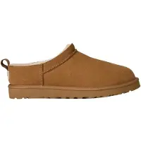 Ugg - Tofflor - M Classic Micro Chestnut för Unisex - Storlek 43 - Brun