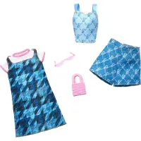 Barbie Fashions Kldset 2 jeansklder fr modedocka inkluderar klnningstopp & shorts & 2 accessoarer