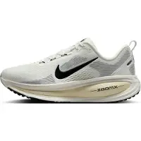 Nike Springsko 'VOMERO 18' svart / vit