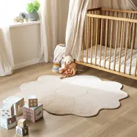 Little Olly Tvättbar barnmatta | Coco Flower beige hos Volero | Ø 100 cm | Polyester | Enfärgad | Oregelbunden form | Låg lugg