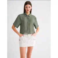 MixRay Kortärmad Crop Skjorta med Stenaccessoarer