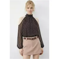 Bianco Prickig chiffong-turtleneck-blus med utskärning