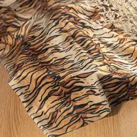 Walk Vogue 100x150 cm Leopard och tigerrandigt tyg Kort plysch djurtyg för DIY Doll Make Kläder Cosplay Handgjord docksömnad 100x150cm