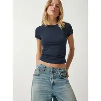 Happiness İstanbul Tight Fit Crew Neck Blus med Draperad Detalj