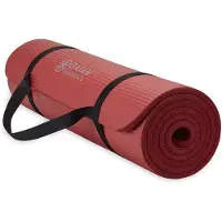 Gaiam Essentials Tjock Yogamatta Fitness- och trningsmatta med Easy-Cinch brrem Rd 72"L X 24"B X 2/5 Inch Tjockt
