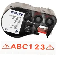 Brady M4C-1000-595-WT-RD vinyltejp | röd text - vit tejp | 25,4mm x 7,62m (original)