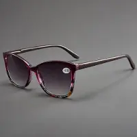 Fable Unisex Presbyopi Läsrutiga Grå Lins Mode Glasögon med Styrka för Män Kvinnor 2.5