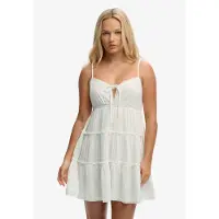 Superdry för kvinnor. W8012115A Kort trappstegsklänning i off-white chiffong (XS), Vit, Casual, Gasväv, Ärmlös / Hängselbyxor