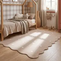 Little Olly Matta barnrum | Cloudy Dots beige hos Volero | 80x150 cm | Polyester | Prickar | Rektangulär | Låg lugg