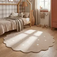 Little Olly Rund matta för barnrum | Cloudy Dots beige hos Volero | Ø 80 cm | Polyester | Prickar | Rund | Låg lugg