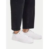 Tommy Hilfiger Låg sneaker 'Metallic Logo' vit