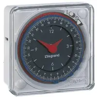 Legrand 049983 Tidbrytarur analog Dagsprogram IP30 Sommar-/Vintertidomställning