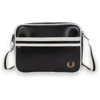 Fred perry för män. L2168 Klassisk axelremsväska i svart (OSFA), Casual, Återvunnen polyester, Hållbar
