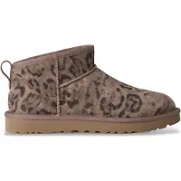 Ugg för kvinnor. 1180623 Classic Ultra Mini Spotted läderstövletter i brunt (41), Hud, Karta, Ingen, Casual, Djurmönster