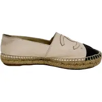 Chanel CC Tåspets Espadrille Lägenheter i Nudefärgad Lammnappa