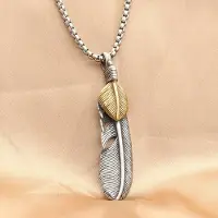 YIRAN Jewelry Europeisk och Amerikansk Djur Örnfjäder Hänge Personlig Punk Retro Trendig Herr Fjäder Hänge beige