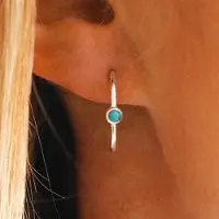 YIRAN Jewelry Huitan Minimalistiska Örhängen med Blå Sten för Kvinnor Färg Enkla Dam Vardagsaccessoarer Trevlig Gåva Vintage Smycken