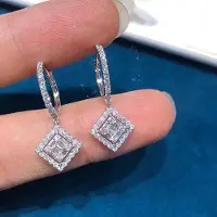 YIRAN Jewelry Huitan Lyxiga Färgade Hängande Örhängen för Kvinnor Fyrkantigt Hänge Mode Brud Bröllopsörhängen Bra Kvalitet Dam Smycken brown