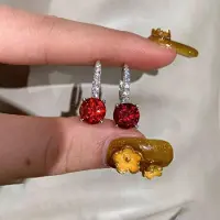 YIRAN Jewelry Ljus lyx bländande vintage mode diamantinlägg rubinörhängen för kvinnor utsökta örhängen Spänne bankett smycken