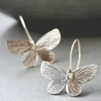 YIRAN Jewelry Nytt mode temperament Retro överdrivna Silver Butterfly örhängen antik silverfärg