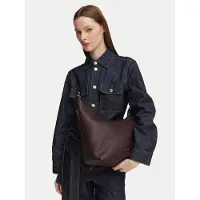 Calvin Klein Axelremsväska karminröd