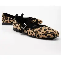 Prologue Emilie Mary Jane Flat