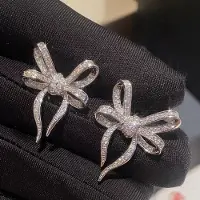 YIRAN Jewelry Huitan Utsökta Örhängen med Studs i Form av Rosett för Kvinnor Bling Bling Kubisk Zirkonia Romantiska Örhängen med Rosett Bröllop Trendiga Smycken gray