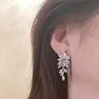 YIRAN Jewelry Huitan Eleganta Bröllops Hängande Örhängen Färgkristall Kubisk Zirkonia Lyxiga Accessoarer för Kvinnor Fest Statement Smycken gray