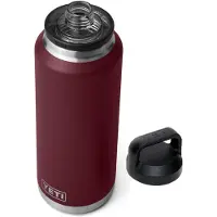 Yeti Rambler 46 oz Flaska, Vakuum Isolerad, Rostfritt Stål med Chug Cap, Wild Vine Red