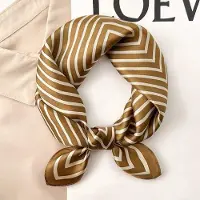 Simple and warm 100% Naturlig Äkta Silkeshalsduk Dam Bandana Fyrkantiga Halsdukar Sjal Handduk Mullbärsmode Lyx Hög Kvalitet Hijab foulard femme Real Silk 53x53cm brown