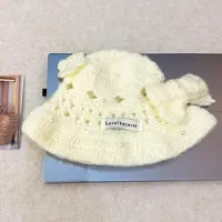 Yiran bag Koreansk Version av Handgjorda Blommor Virkad Pärl Fiskarhatt för Kvinnor Söt och Mångsidig Ansiktsvisande Liten Stickad Ullspandhatt Höst och Vinter One size white