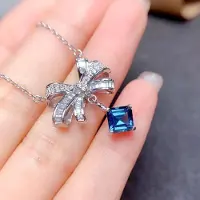 Yiran pet products Halsband med himmelsblå topas i snöflingsstil, terräng, rosett, hel diamant, nyckelbenskedja, europeisk och amerikansk lätt lyx gray